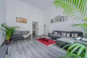 Stunning & Spacious 2BDR Apt in center Prague1